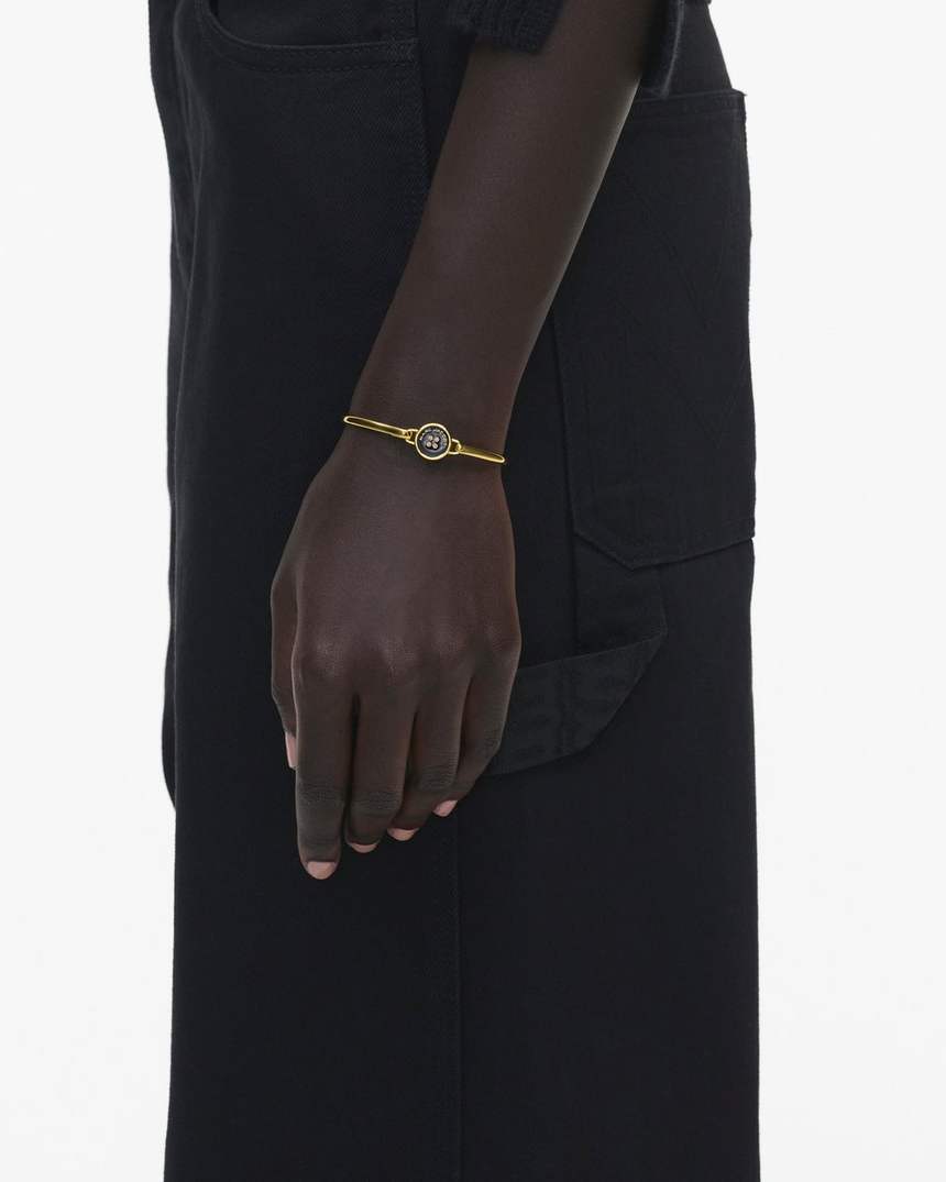 de armband met knoopscharnier