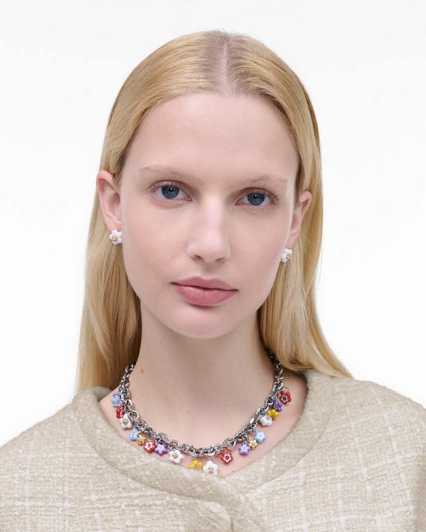 de ketting met wilde madeliefjes
