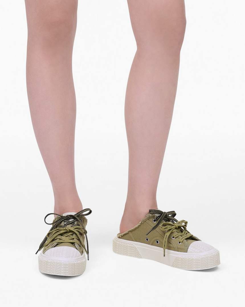 de sneaker-mule