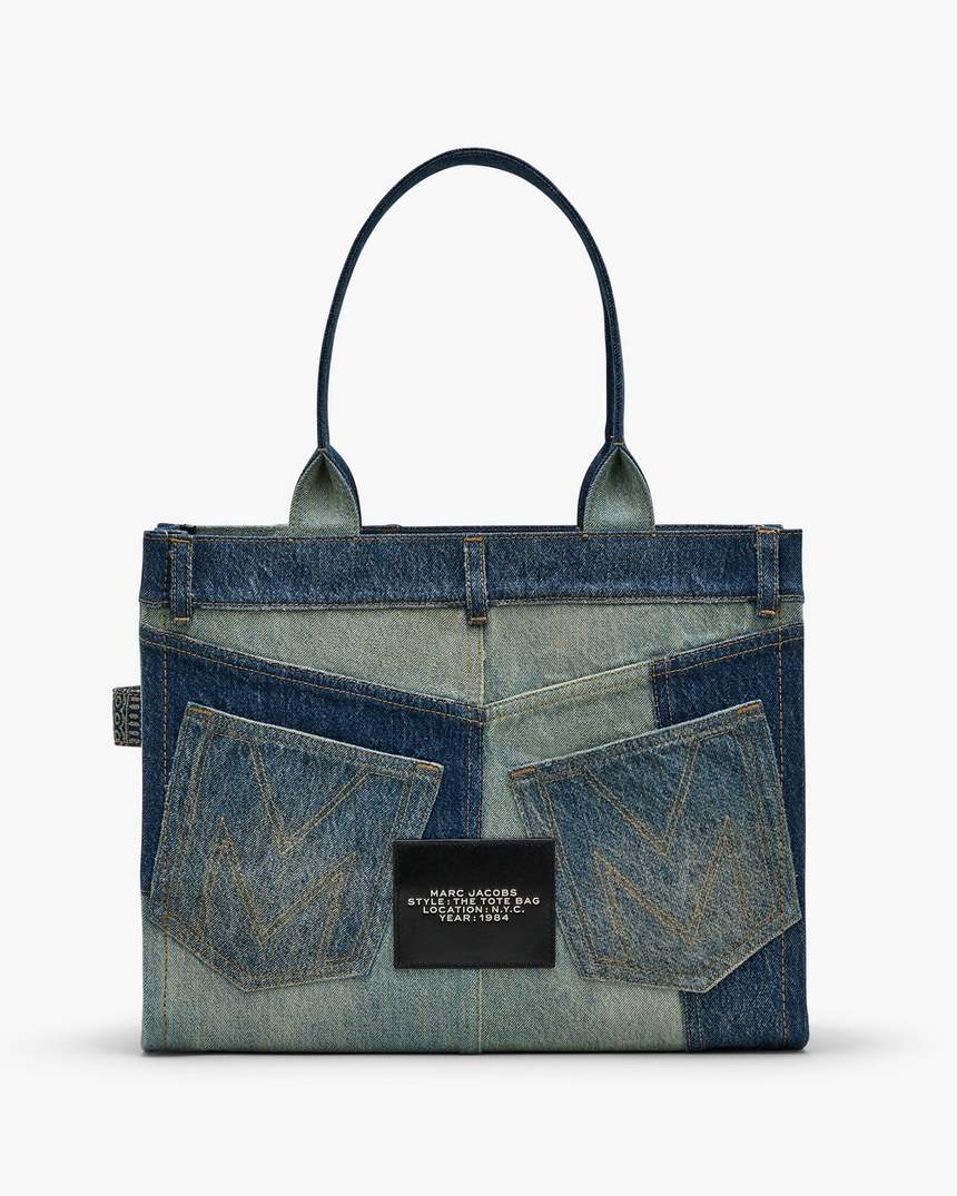 de grote draagtas van gedeconstrueerd denim